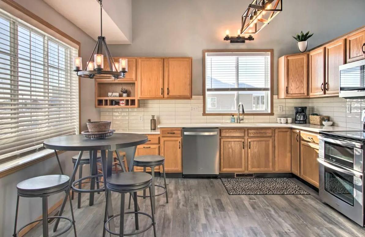 Welcoming West Fargo Retreat W Backyard Villa Екстериор снимка