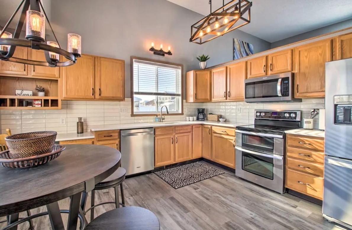 Welcoming West Fargo Retreat W Backyard Villa Екстериор снимка